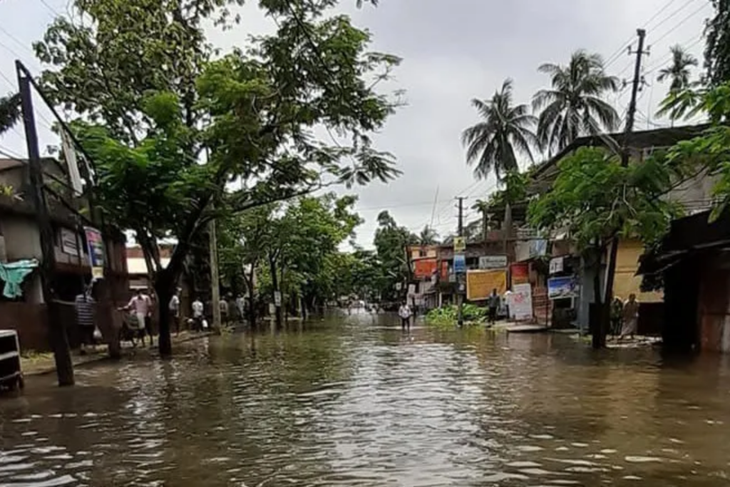Heavy Rains Cause Flooding in Low-Lying Areas of Karimnagar disasters 1