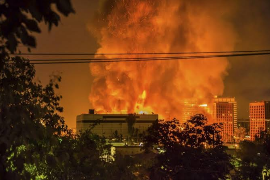 Fire Accident Damages Commercial Complex in Karimnagar disasters 2