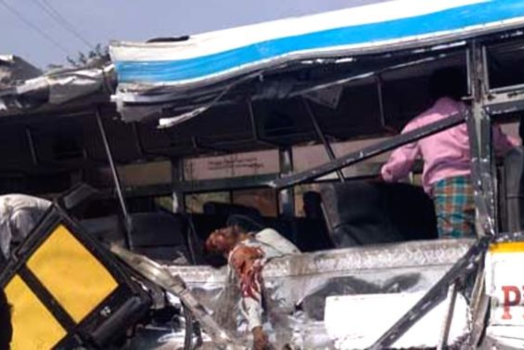 Road Accident on National Highway Leaves Several Injured disasters 3